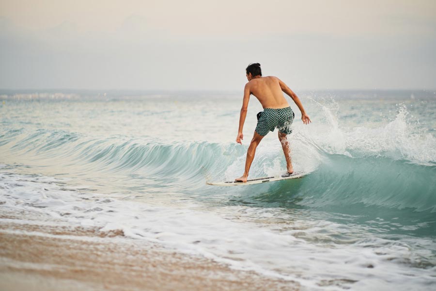 skimboarding wave