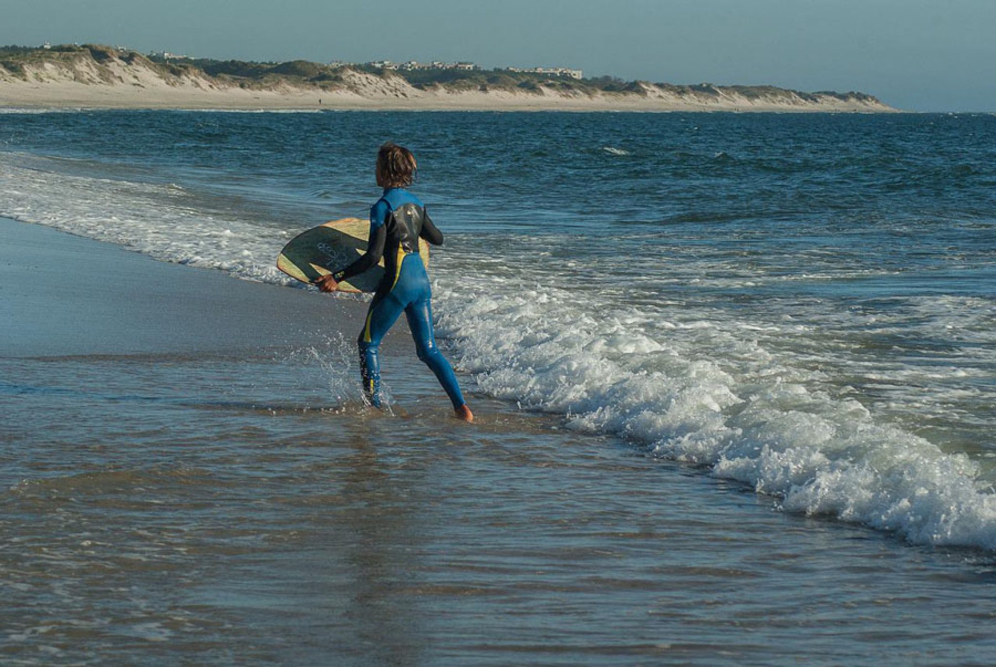 what-is-a-skimboard-skim-everything